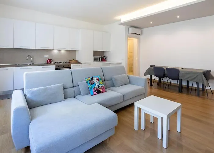 A Stone's Throw From Juliet's House And The Arena * Verona